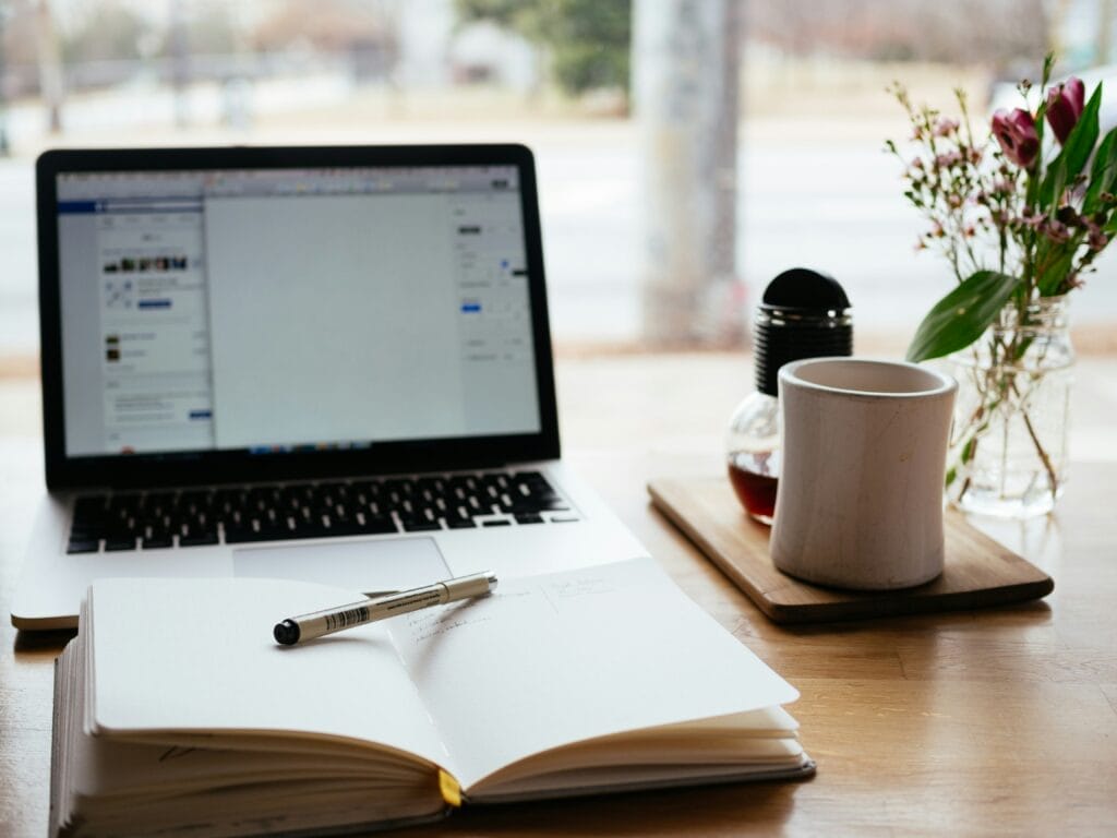 How to Create an Online Course That Sells in 2024 3 An instructor delivering an interactive online course lecture via a virtual classroom platform